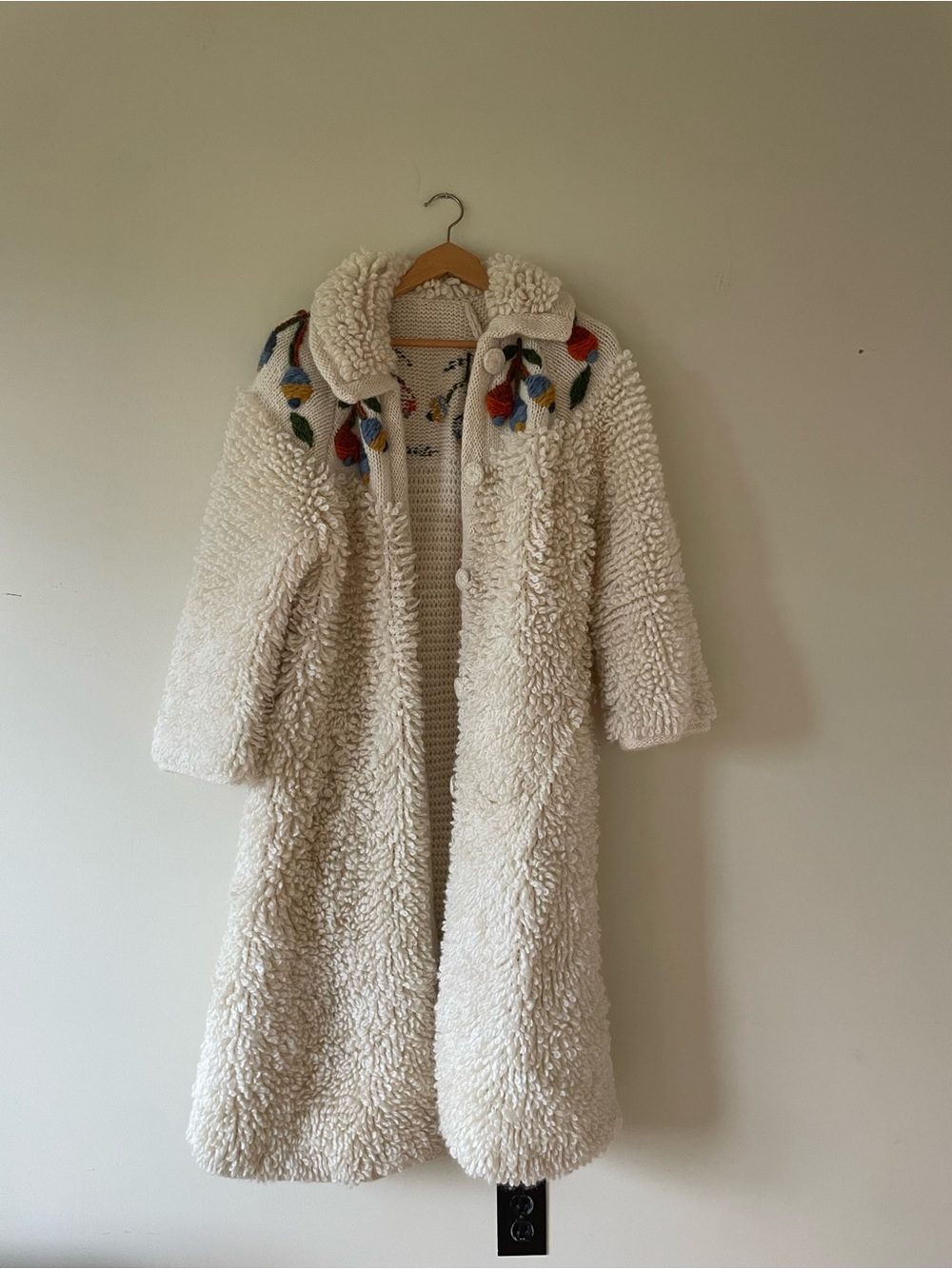 Insane vintage cream Faux sterling sherpa Coat Embroidered boho 70s jacket